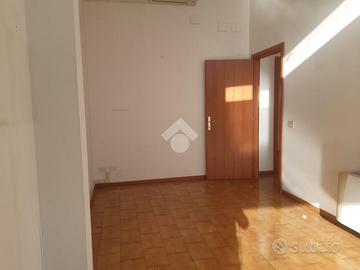 NEGOZIO A PESARO