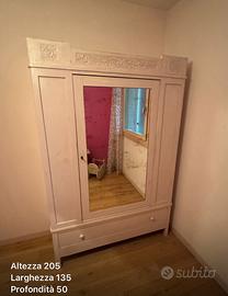 Armadio in legno  stile shabby chic