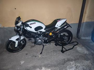 Monster 696