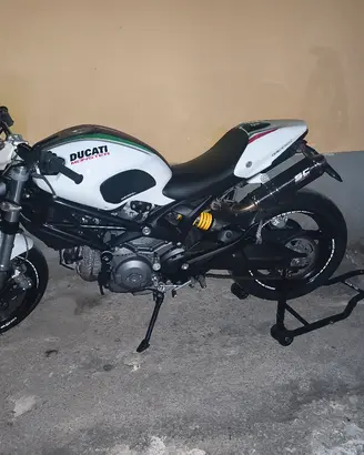 Monster 696
