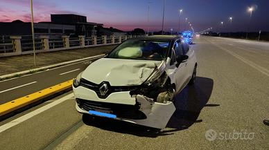 Renault Clio Duel 1.6dci automatica incidentata