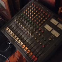 Mixer professionale TASCAM M208
