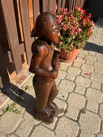 Statuetta intagliata a mano