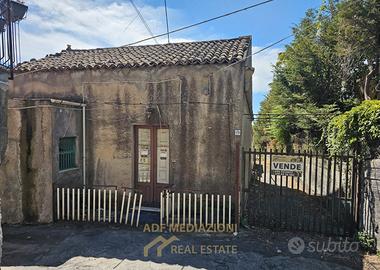 Casa Da Ristrutturare Con Terreno Edif