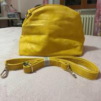Borsetta gialla a tracolla