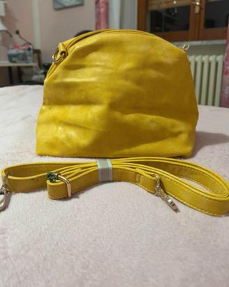 Borsetta gialla a tracolla