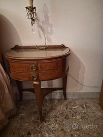 Coppia comodini con applique