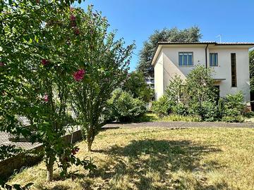 A POCHI PASSI DAL CENTRO CASA INDIPENDENTE CON...