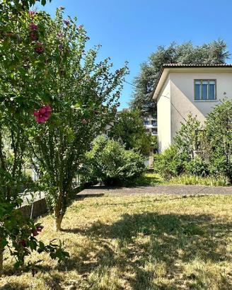 A POCHI PASSI DAL CENTRO CASA INDIPENDENTE CON...