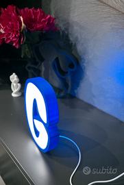 lampada a forma di lettera