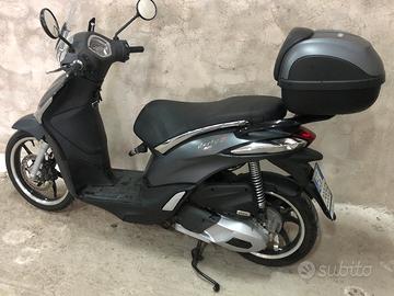 Motociclo Piaggio liberty 150 ABS