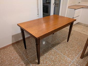 Tavolo in legno massello