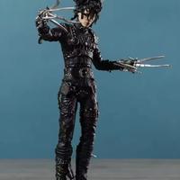 statua Edward mani di forbici