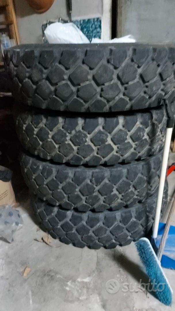 Pneumatici TRAXXAS 7873 GRAVIX 7.4x4.0 Profilo Basso Con Inserti In Spugna &ndash; Scala 1:5 &ndash; Nuovi