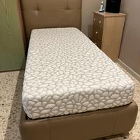 Letto in pelle