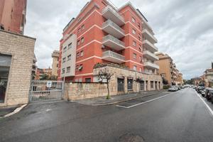 Aurelia - locale commerciale