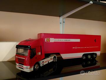 Modellino camion iveco scuderia Ferrari