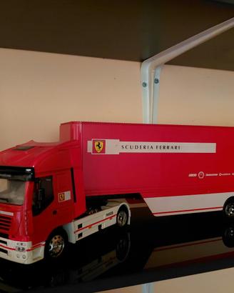 Modellino camion iveco scuderia Ferrari