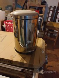 Secchio spazzatura con pedale + cesto biancheria