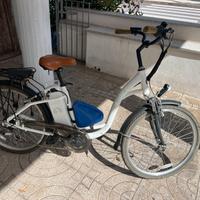 Bicicletta Elettrica Bianca
