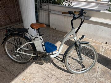 Bicicletta Elettrica Bianca