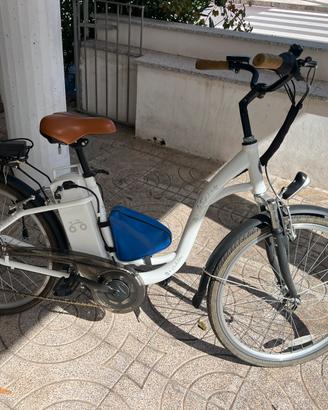 Bicicletta Elettrica Bianca