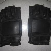 Guantini particolari con protezioni superiori