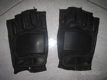 Guantini particolari con protezioni superiori