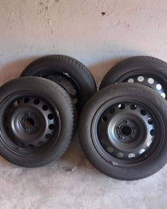 4 pneumatici invernali con cerchi, 205/55 R16 91H