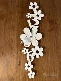 Orologio da parete bianco con fiori metallo
