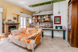 BILOCALE ULTIMO PIANO