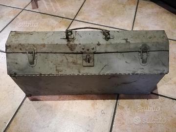 Antica cassa in ferro