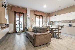 AMPIO 4 LOCALI RISTRUTTURATO CON BOX DOPPIO