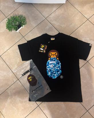 maglia bape nera con grafica azzurra