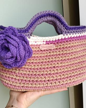 Borsa all’uncinetto con fiore