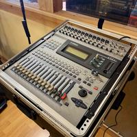 Mixer Yamaha 01v + case rigido e regolabile