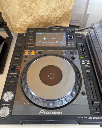 Coppia Pioneer CDJ-2000nexus con Desksaver