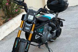 BMW CE 02 Highline A1 – 5.000 km – Pari al nuovo –