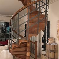 Scala di pregio in teak