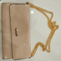 Pochette / borsa a tracolla beige nude con catena 