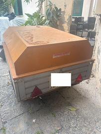 Carrello rimorchio con coperchio rigido