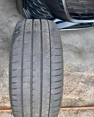 Cerchi in lega 19” e gomme Goodyear