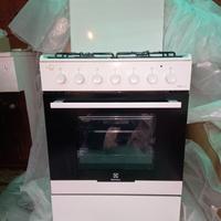 Cucina a gas - 4 fuochi e forno elettrico