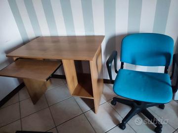 Scrivania con sedia