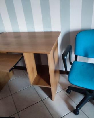 Scrivania con sedia