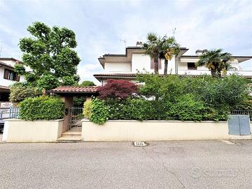 AMPIA PORZIONE DI BIFAMILIARE ZONA BERLINGUER