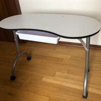 Tavolo manicure compatto con cassetto