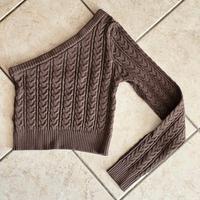 Maglione a trecce mono spalla marrone Bershka 