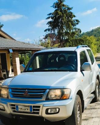 Mitsubishi Pajero 3.2 16V DI-D 3p. GLS1 Autocarro