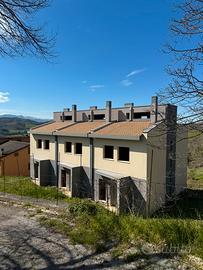 Trifamiliare nelle colline marchigiane